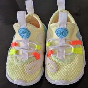 NWOB Huarache E.D.G.E PRM TXT BT Size 5C